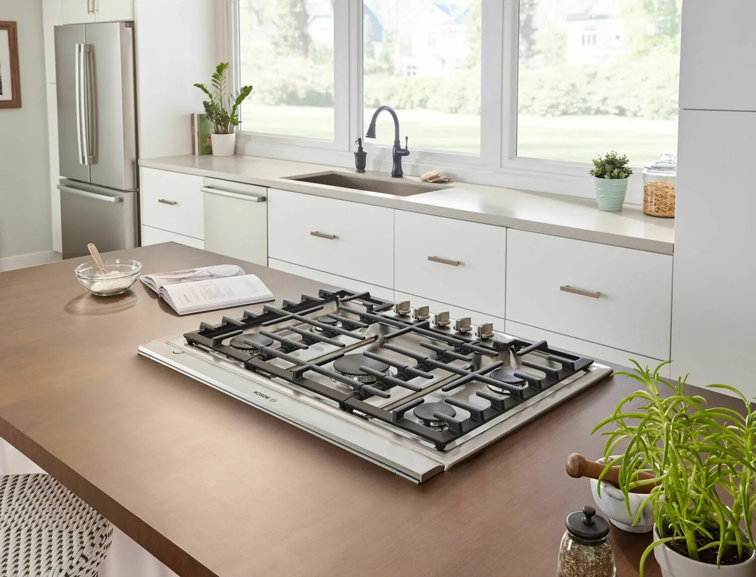 Bosch NGMP056UC Benchmark 30" Gas Cooktop, 5 Burners, Stainless Steel