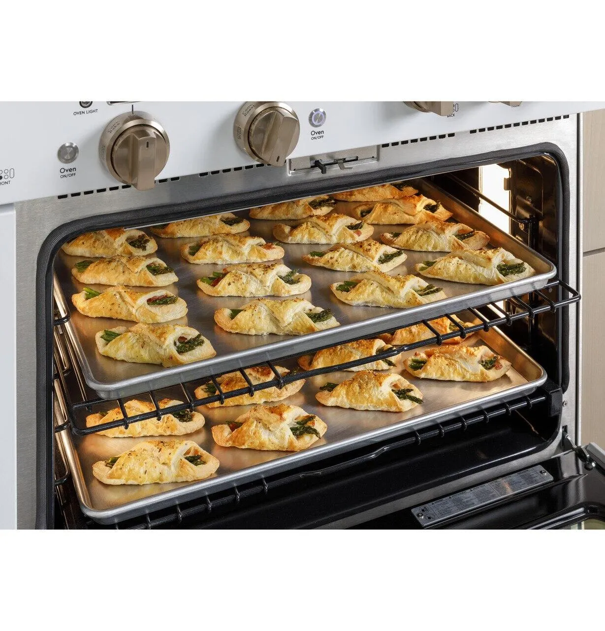 Cafe C2Y366P4TW2 Caf&#8482; 36" Smart Dual-Fuel Commercial-Style Range With 6 Burners (Natural Gas)