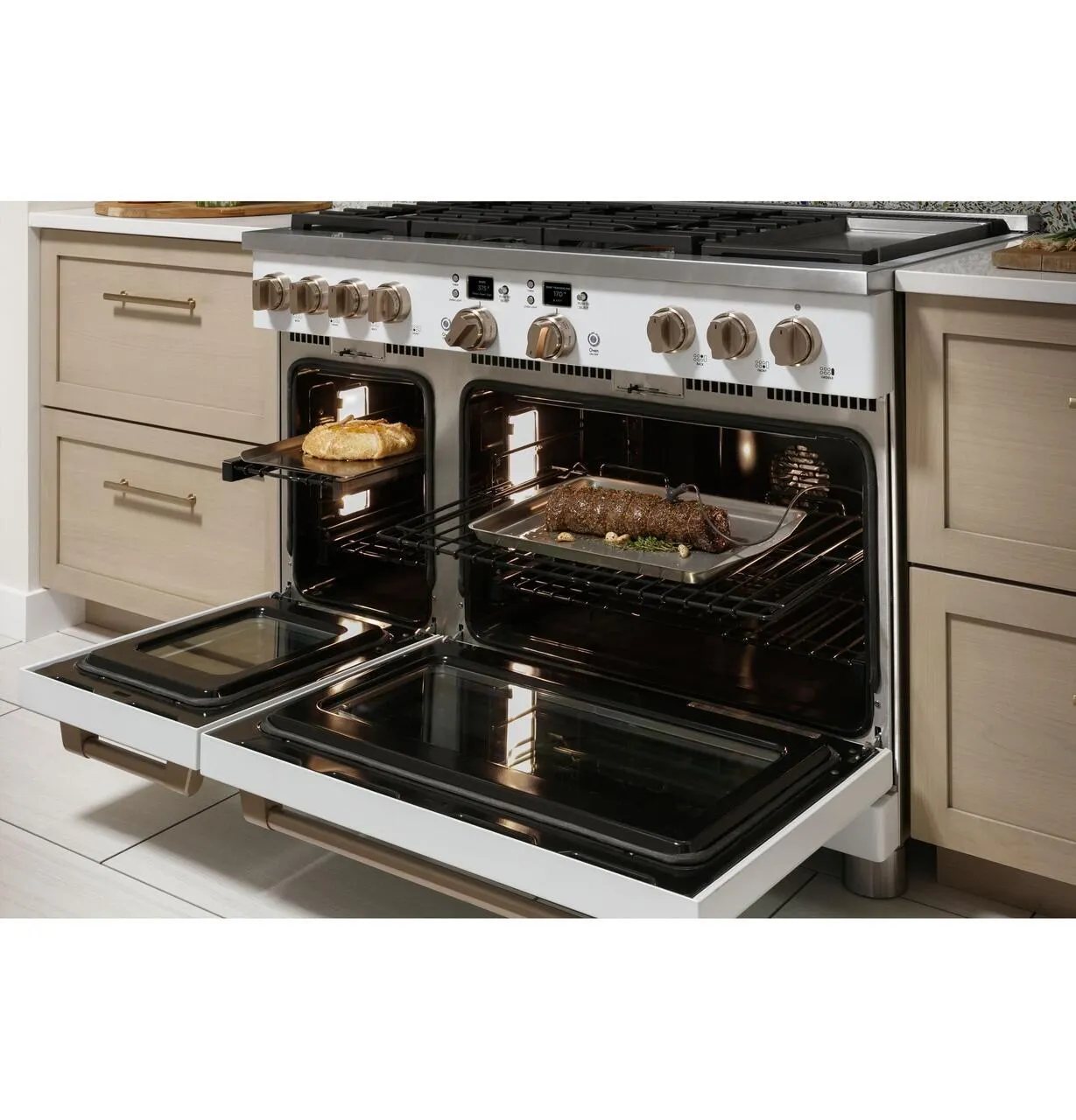 Cafe C2Y486P4TW2 Caf&#8482; 48" Smart Dual-Fuel Commercial-Style Range With 6 Burners And Griddle (Natural Gas)