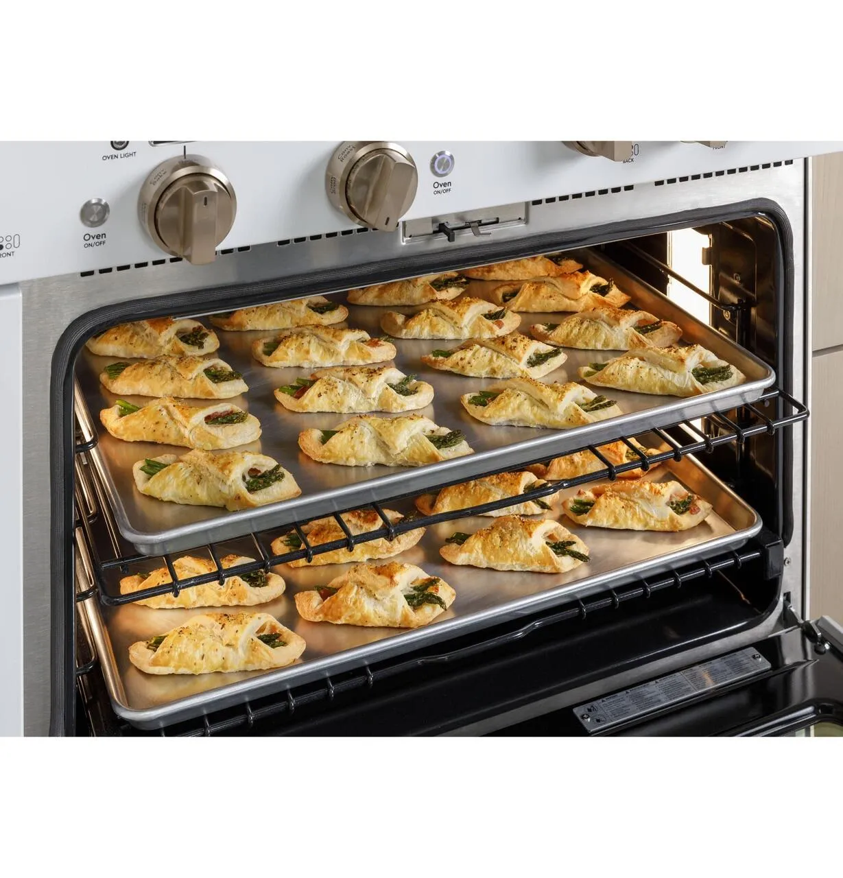 Cafe C2Y486P4TW2 Caf&#8482; 48" Smart Dual-Fuel Commercial-Style Range With 6 Burners And Griddle (Natural Gas)