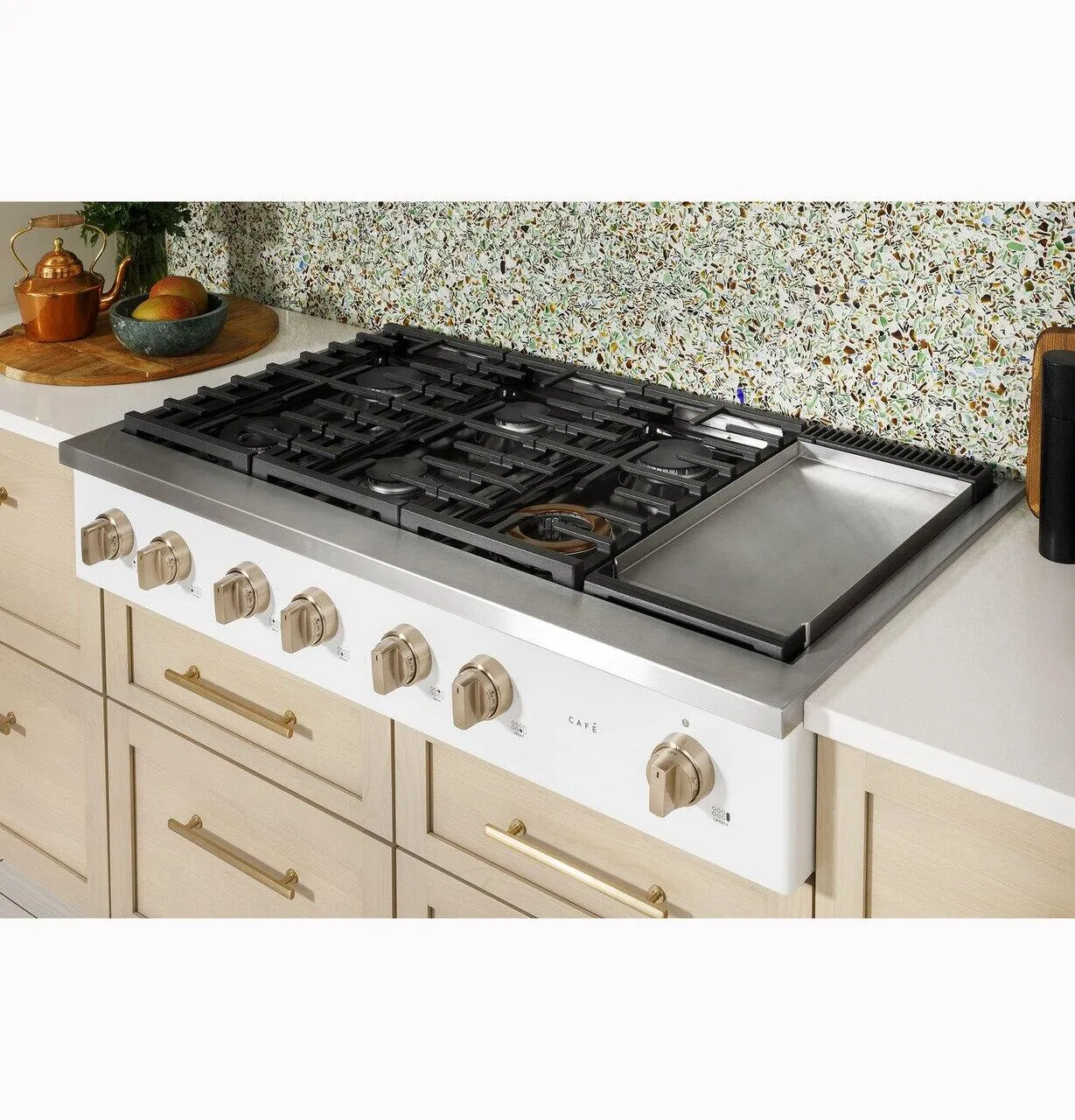 Cafe CGU486P2TS1 Caf&#8482; 48" Commercial-Style Gas Rangetop With 6 Burners And Integrated Griddle (Natural Gas)