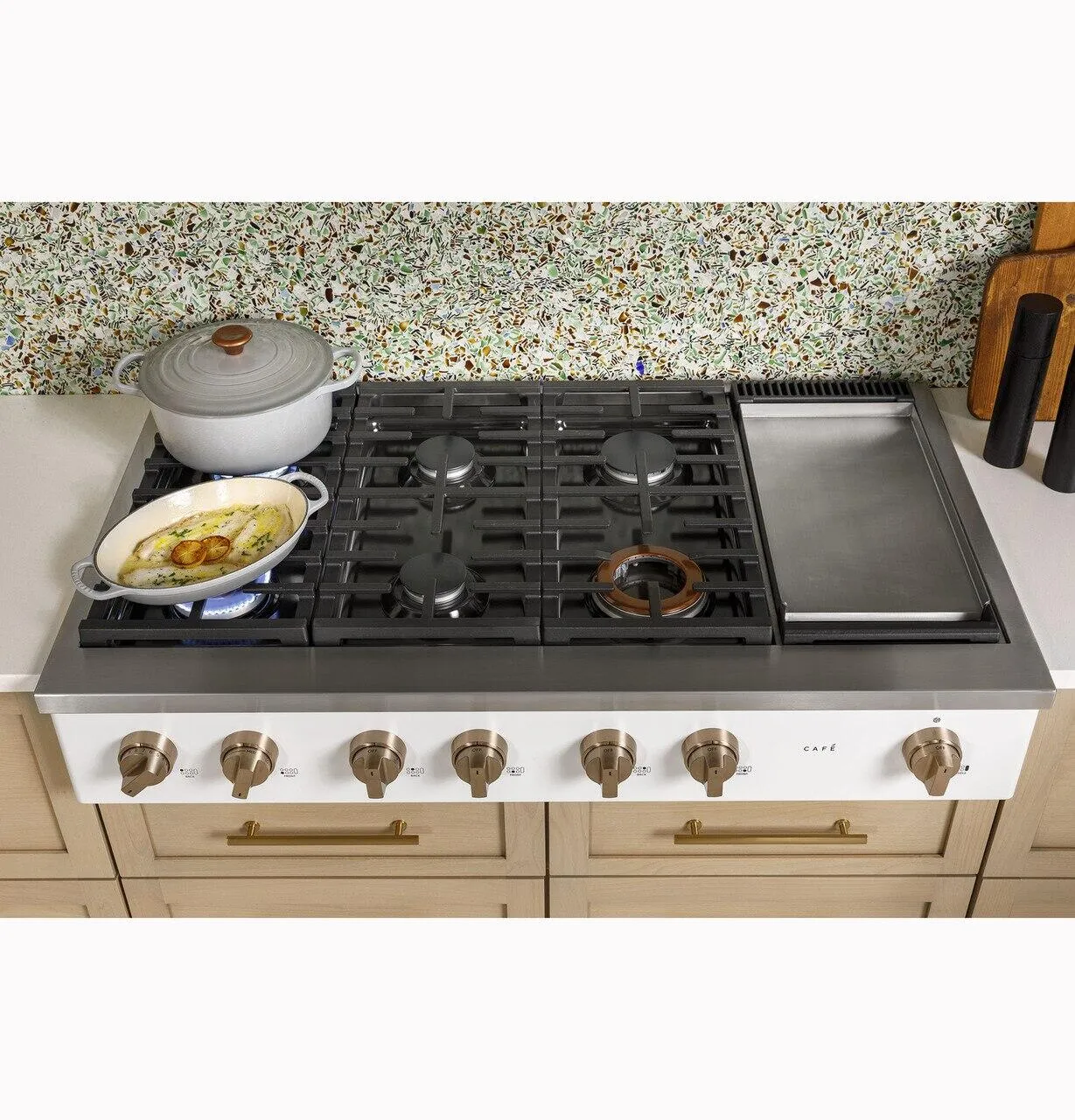Cafe CGU486P2TS1 Caf&#8482; 48" Commercial-Style Gas Rangetop With 6 Burners And Integrated Griddle (Natural Gas)
