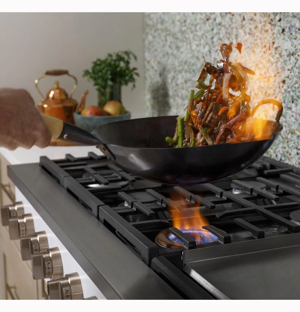 Cafe CGU486P3TD1 Caf&#8482; 48" Commercial-Style Gas Rangetop With 6 Burners And Integrated Griddle (Natural Gas)