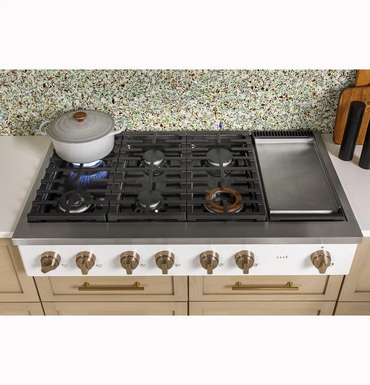 Cafe CGU486P4TW2 Caf&#8482; 48" Commercial-Style Gas Rangetop With 6 Burners And Integrated Griddle (Natural Gas)