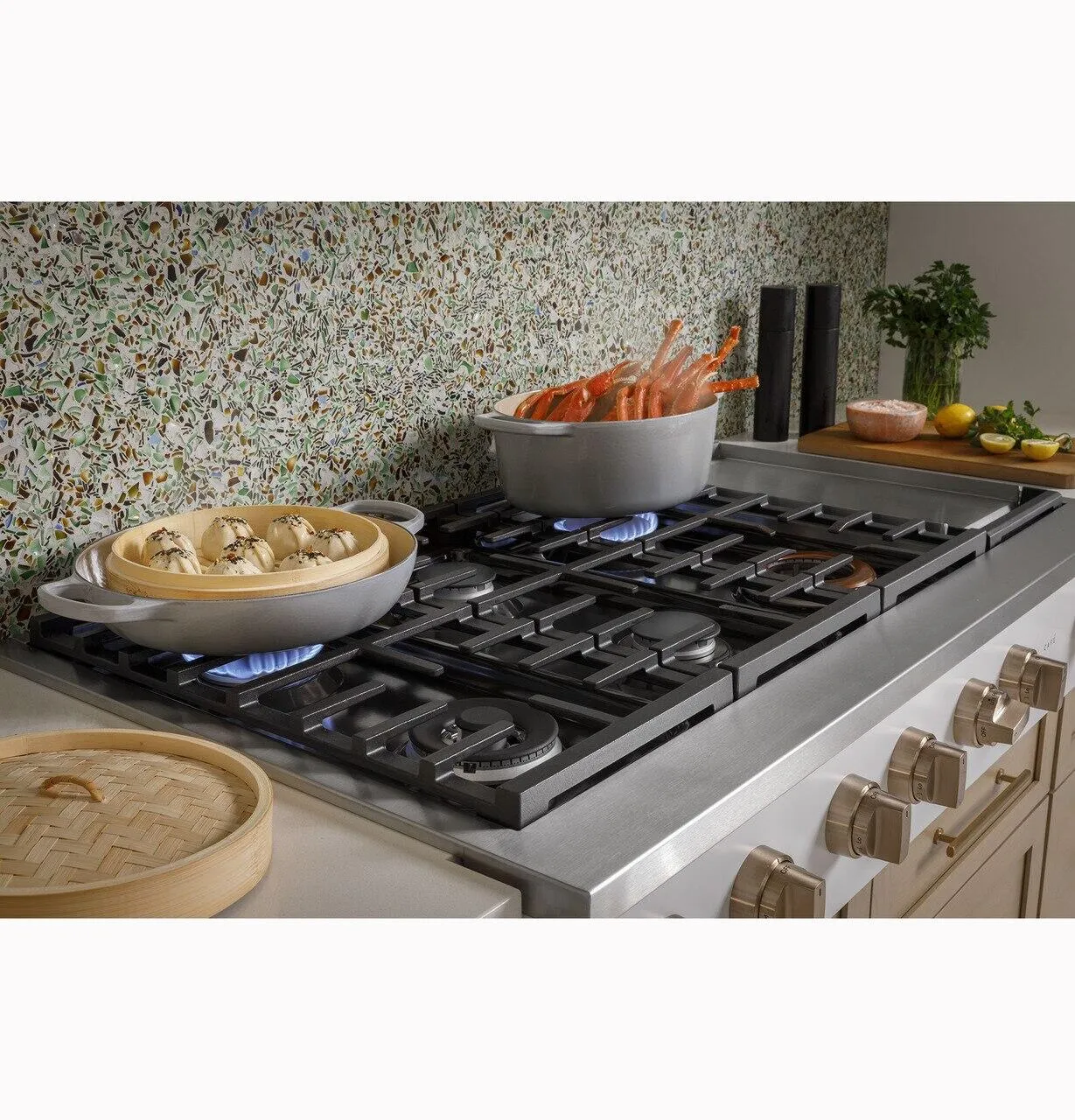 Cafe CGU486P4TW2 Caf&#8482; 48" Commercial-Style Gas Rangetop With 6 Burners And Integrated Griddle (Natural Gas)