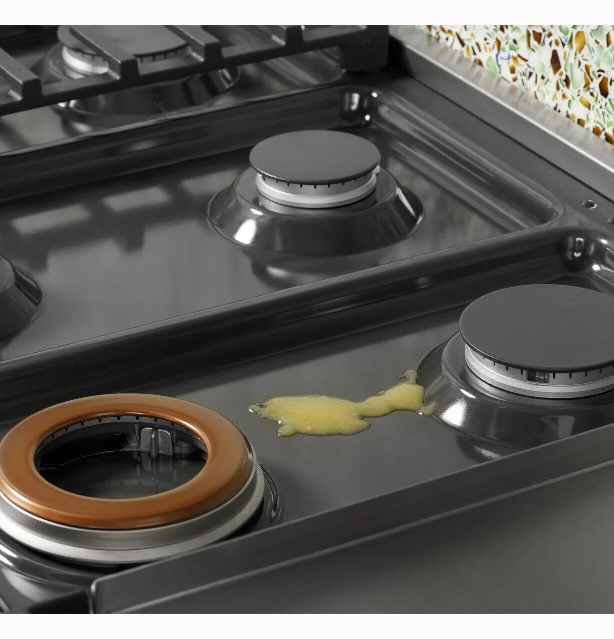 Cafe CGU486P4TW2 Caf&#8482; 48" Commercial-Style Gas Rangetop With 6 Burners And Integrated Griddle (Natural Gas)
