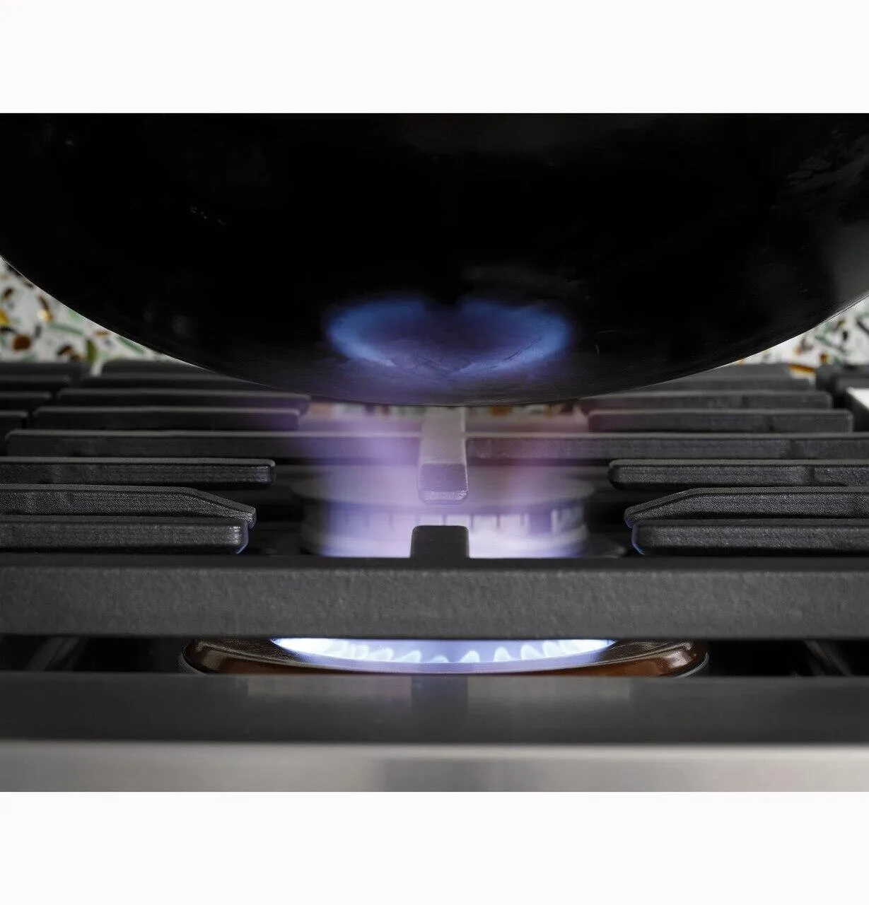 Cafe CGU486P4TW2 Caf&#8482; 48" Commercial-Style Gas Rangetop With 6 Burners And Integrated Griddle (Natural Gas)