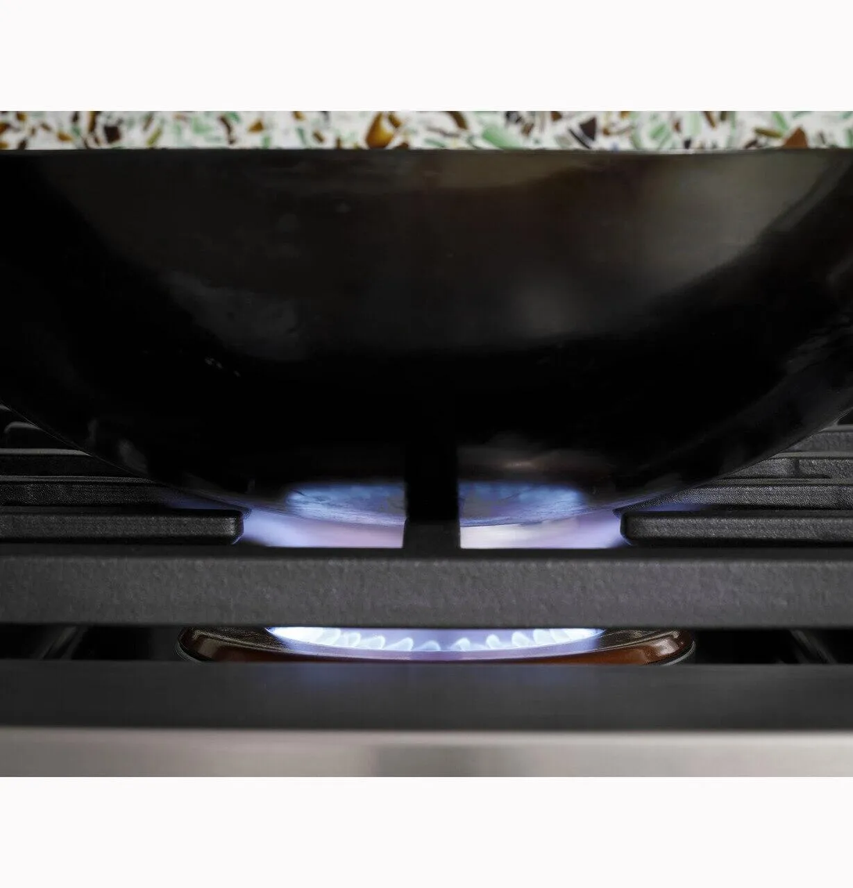 Cafe CGU486P4TW2 Caf&#8482; 48" Commercial-Style Gas Rangetop With 6 Burners And Integrated Griddle (Natural Gas)
