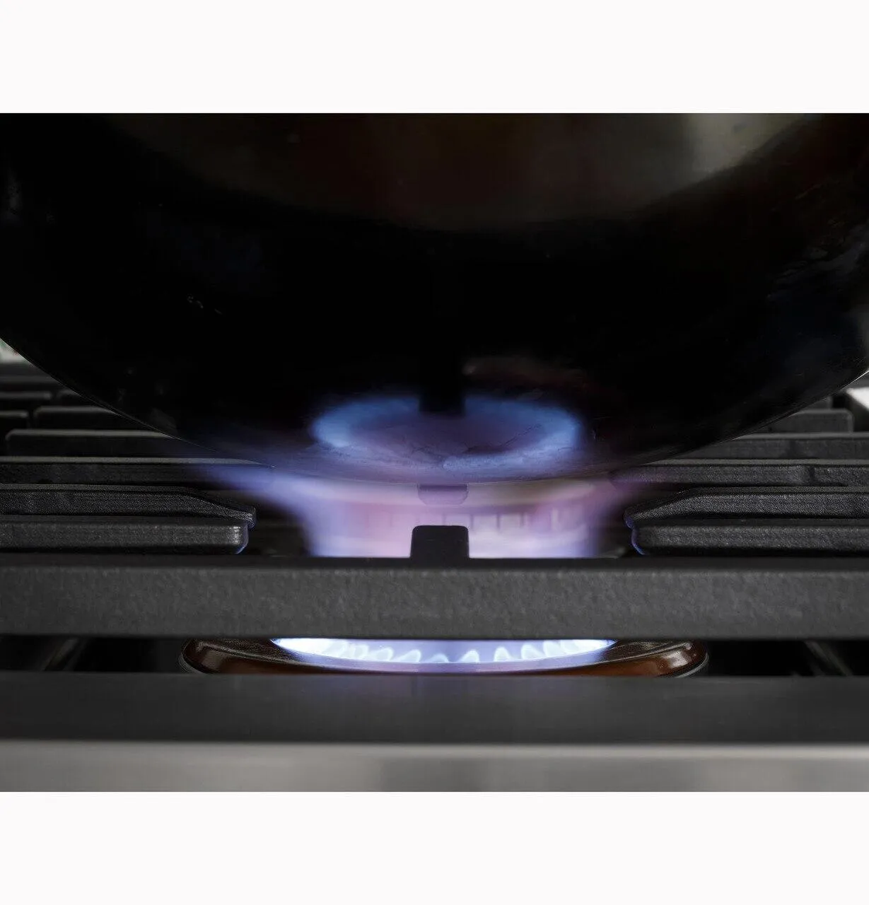 Cafe CGU486P4TW2 Caf&#8482; 48" Commercial-Style Gas Rangetop With 6 Burners And Integrated Griddle (Natural Gas)