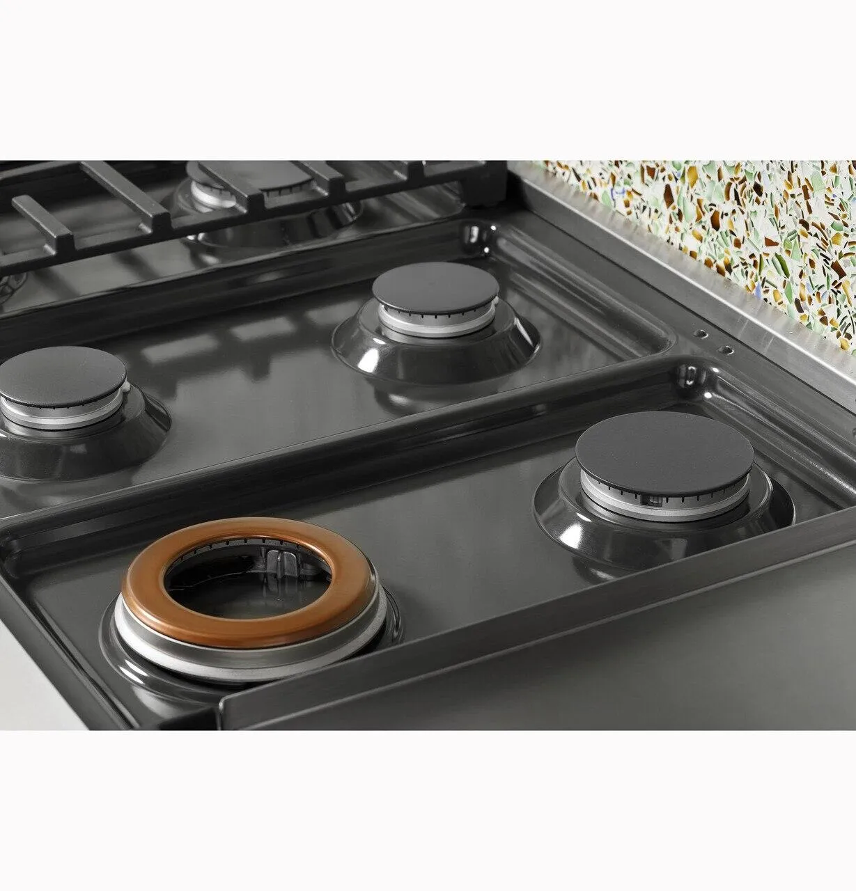 Cafe CGU486P4TW2 Caf&#8482; 48" Commercial-Style Gas Rangetop With 6 Burners And Integrated Griddle (Natural Gas)