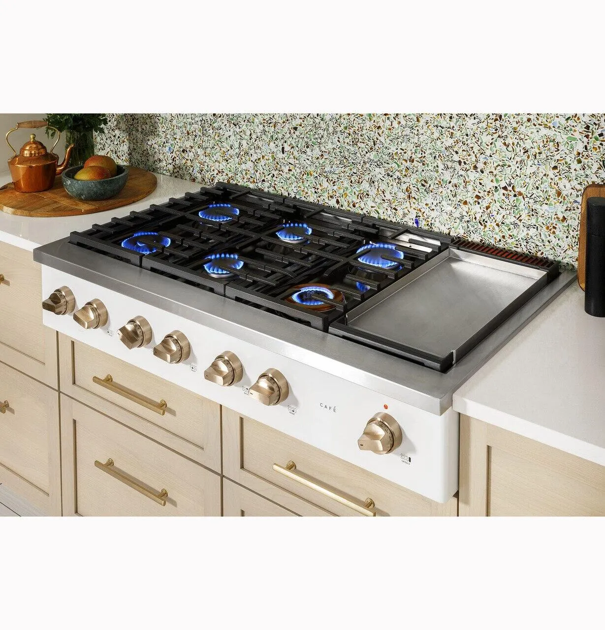 Cafe CGU486P4TW2 Caf&#8482; 48" Commercial-Style Gas Rangetop With 6 Burners And Integrated Griddle (Natural Gas)