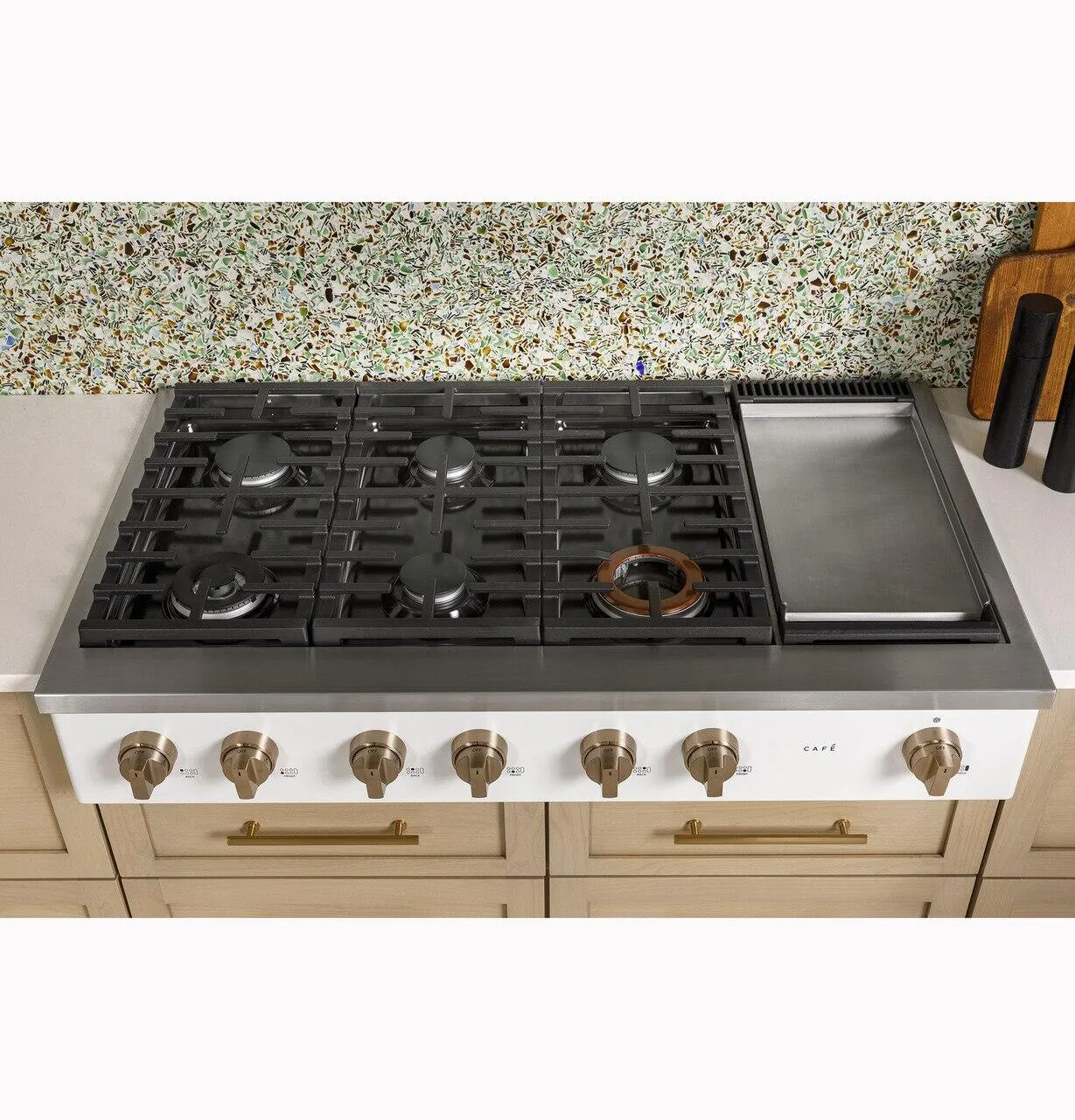 Cafe CGU486P4TW2 Caf&#8482; 48" Commercial-Style Gas Rangetop With 6 Burners And Integrated Griddle (Natural Gas)