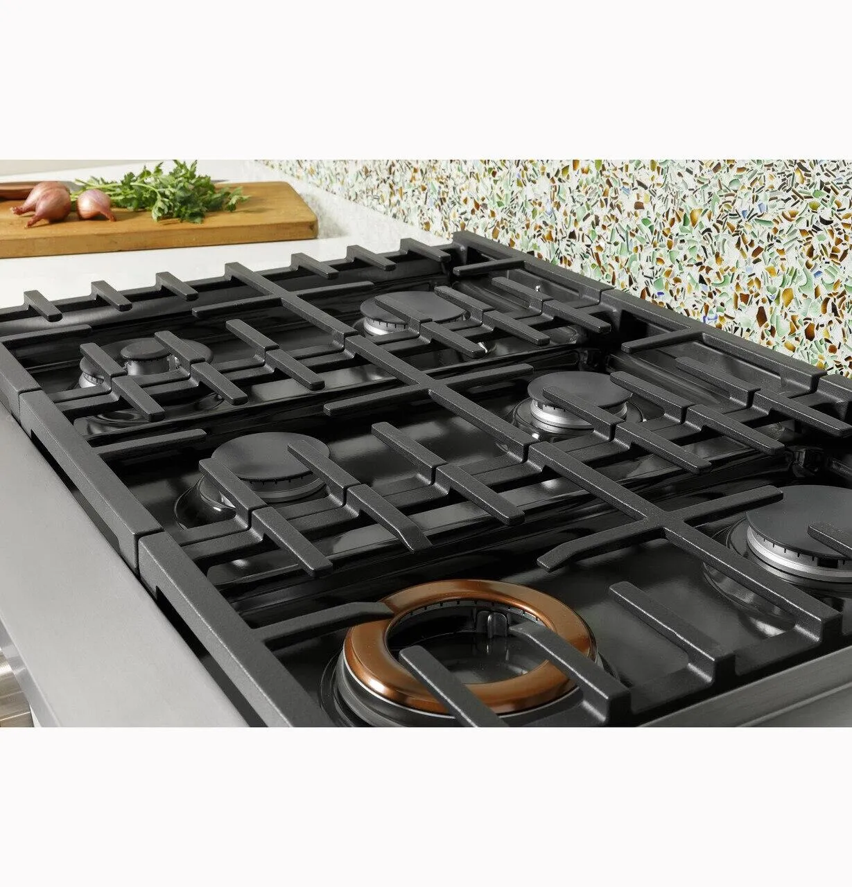 Cafe CGU486P4TW2 Caf&#8482; 48" Commercial-Style Gas Rangetop With 6 Burners And Integrated Griddle (Natural Gas)