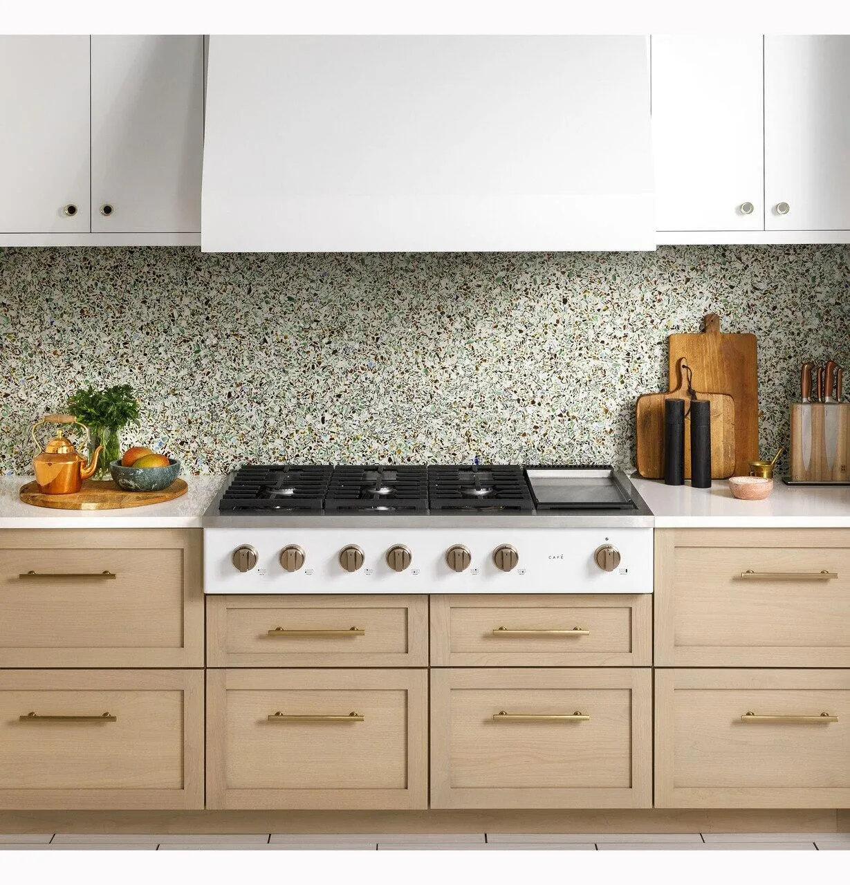 Cafe CGU486P4TW2 Caf&#8482; 48" Commercial-Style Gas Rangetop With 6 Burners And Integrated Griddle (Natural Gas)