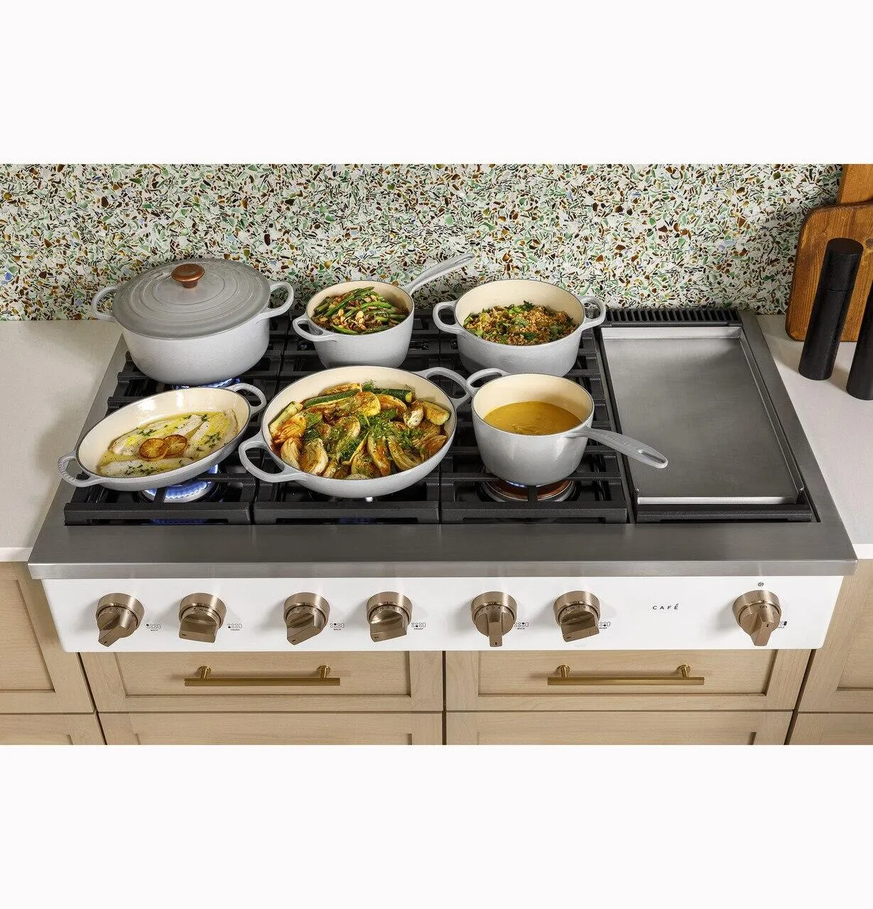Cafe CGU486P4TW2 Caf&#8482; 48" Commercial-Style Gas Rangetop With 6 Burners And Integrated Griddle (Natural Gas)