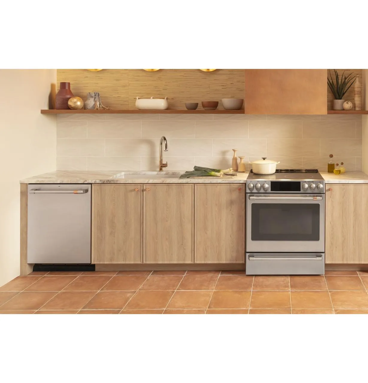 Cafe CHS90XP2MS1 Caf&#8482; 30" Smart Slide-In, Front-Control, Induction And Convection Range With In-Oven Camera