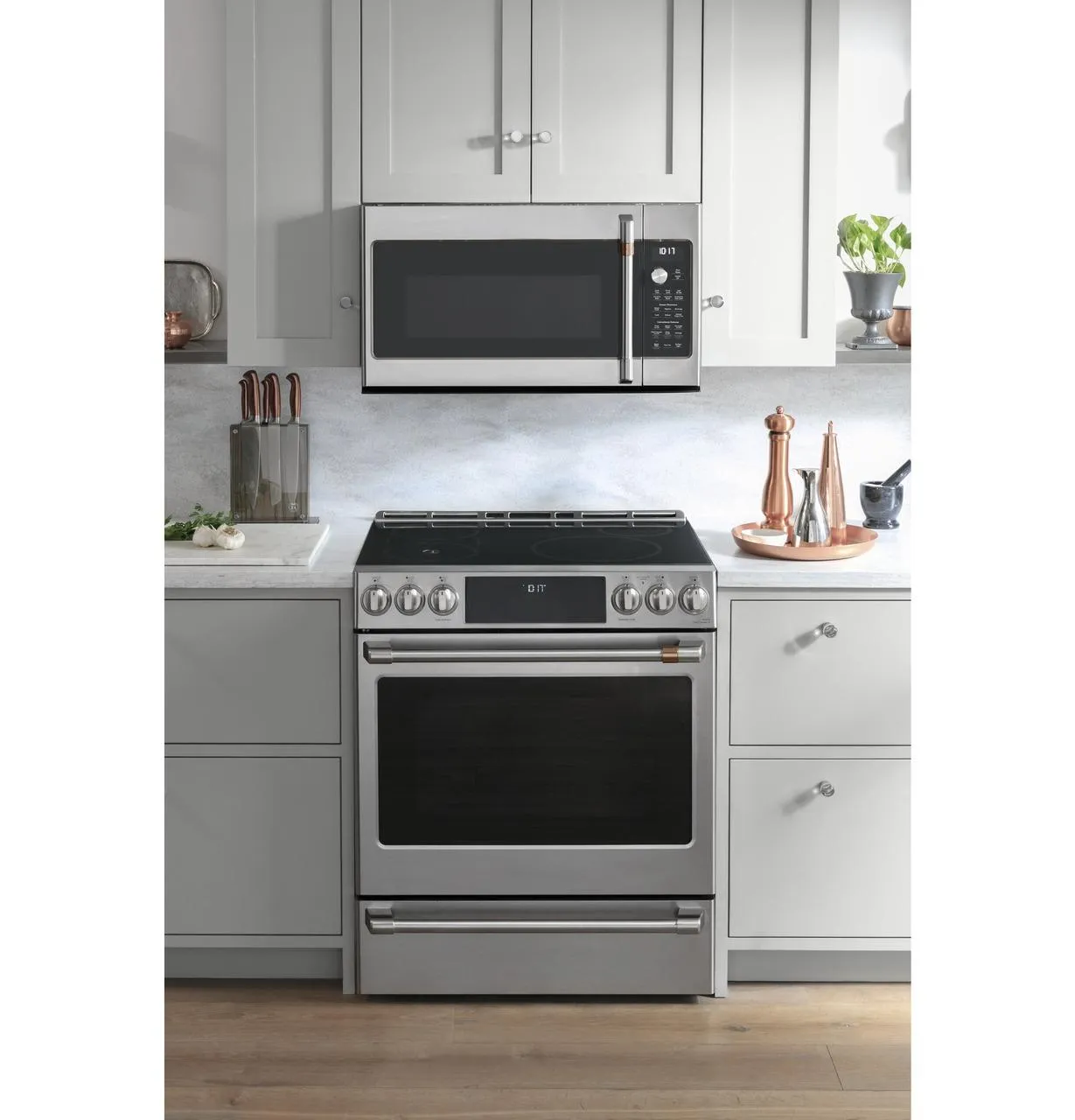 Cafe CHS90XP2MS1 Caf&#8482; 30" Smart Slide-In, Front-Control, Induction And Convection Range With In-Oven Camera