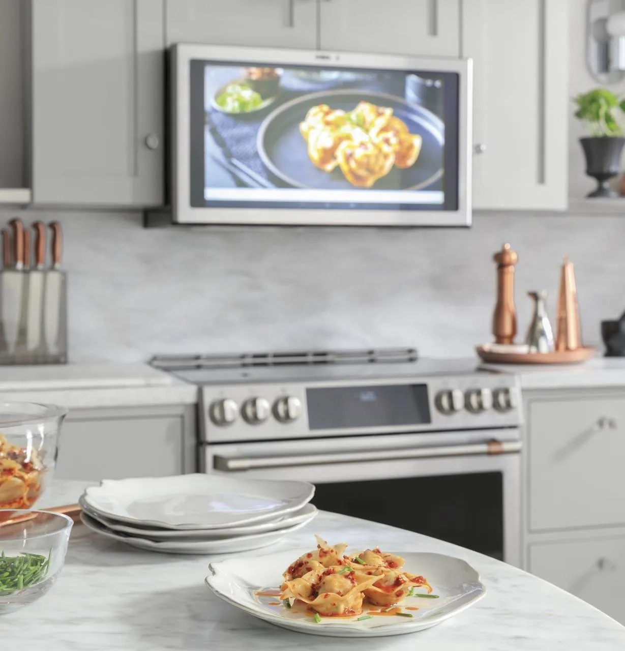 Cafe CHS90XP2MS1 Caf&#8482; 30" Smart Slide-In, Front-Control, Induction And Convection Range With In-Oven Camera