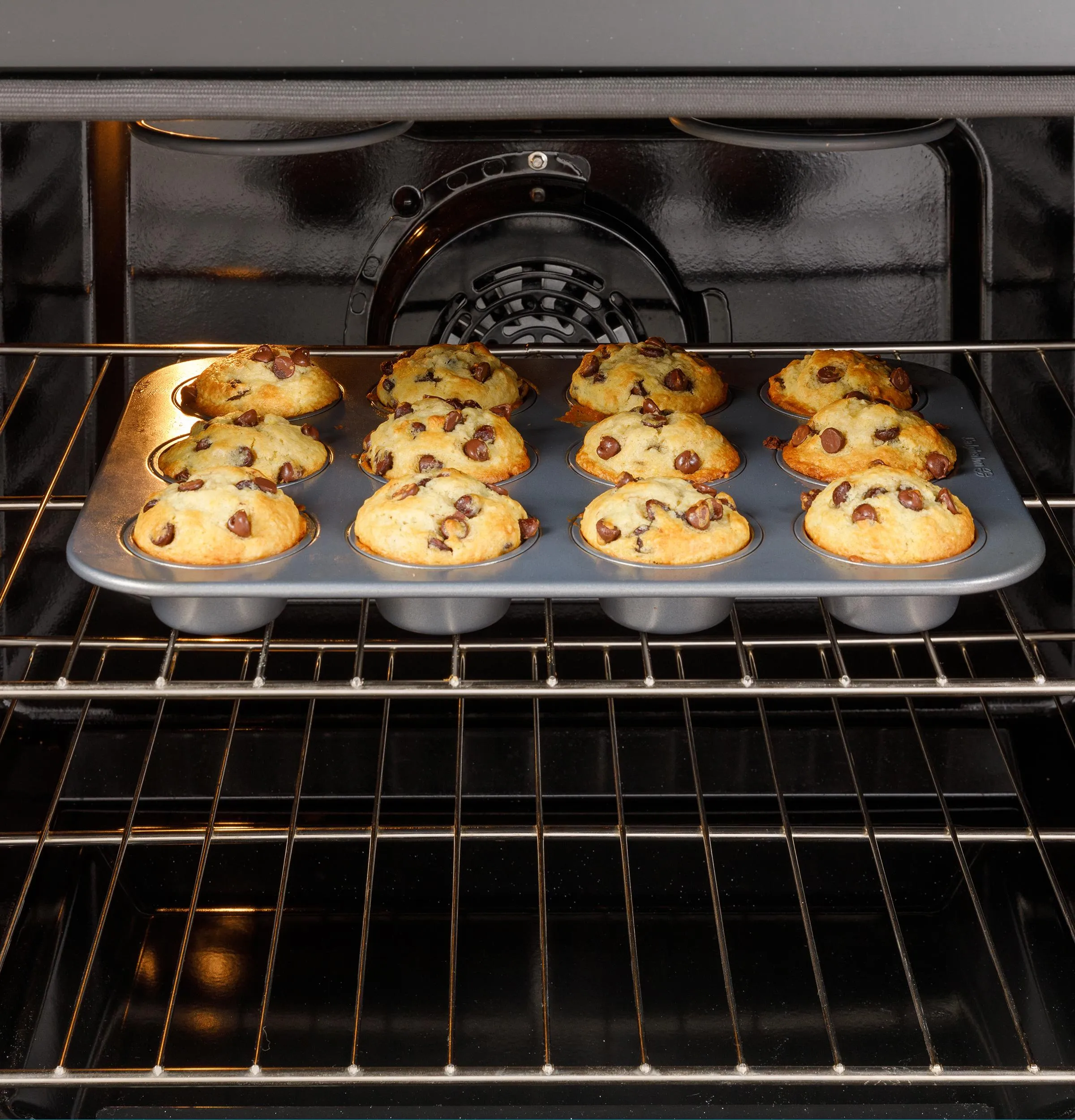 Ge Appliances GGF600AVWW Ge? 30" Free-Standing Gas Convection Range With No Preheat Air Fry And Easywash&#8482; Oven Tray