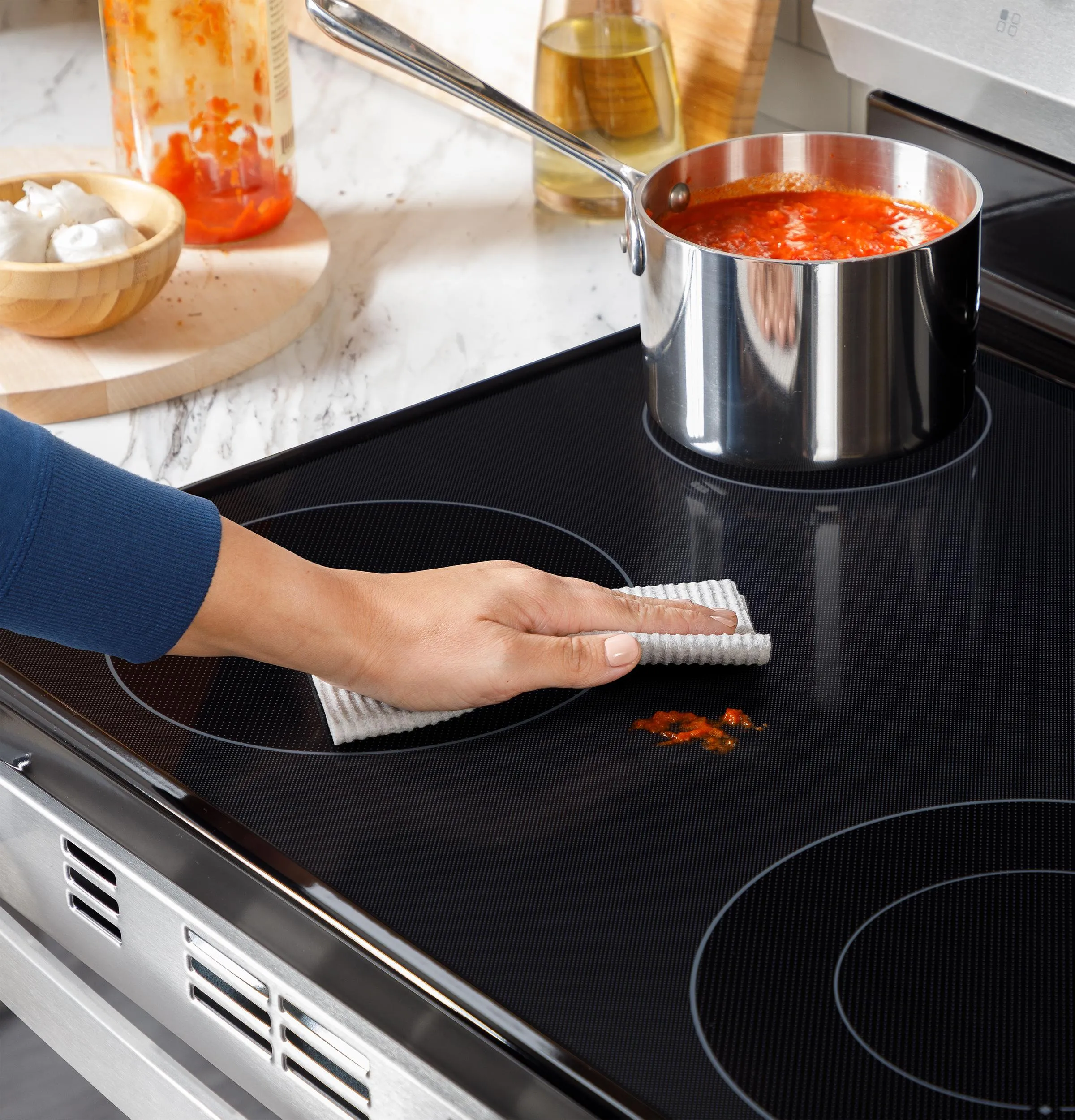 Ge Appliances GRF500PVES Ge? 30" Free-Standing Electric Range