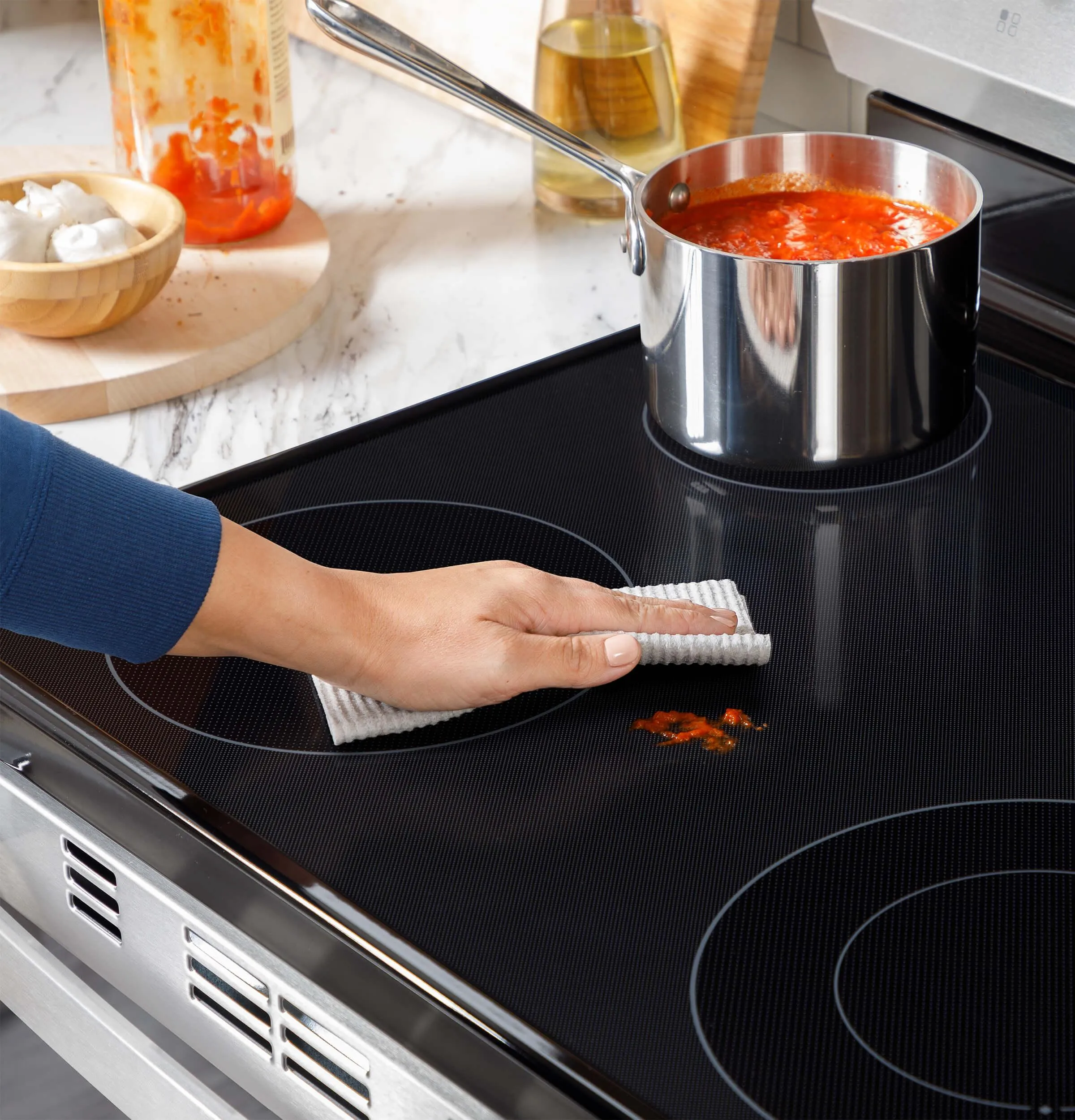 Ge Appliances GRF500SVSS Ge? Energy Star? 30" Free-Standing Electric Range With Crisp Mode