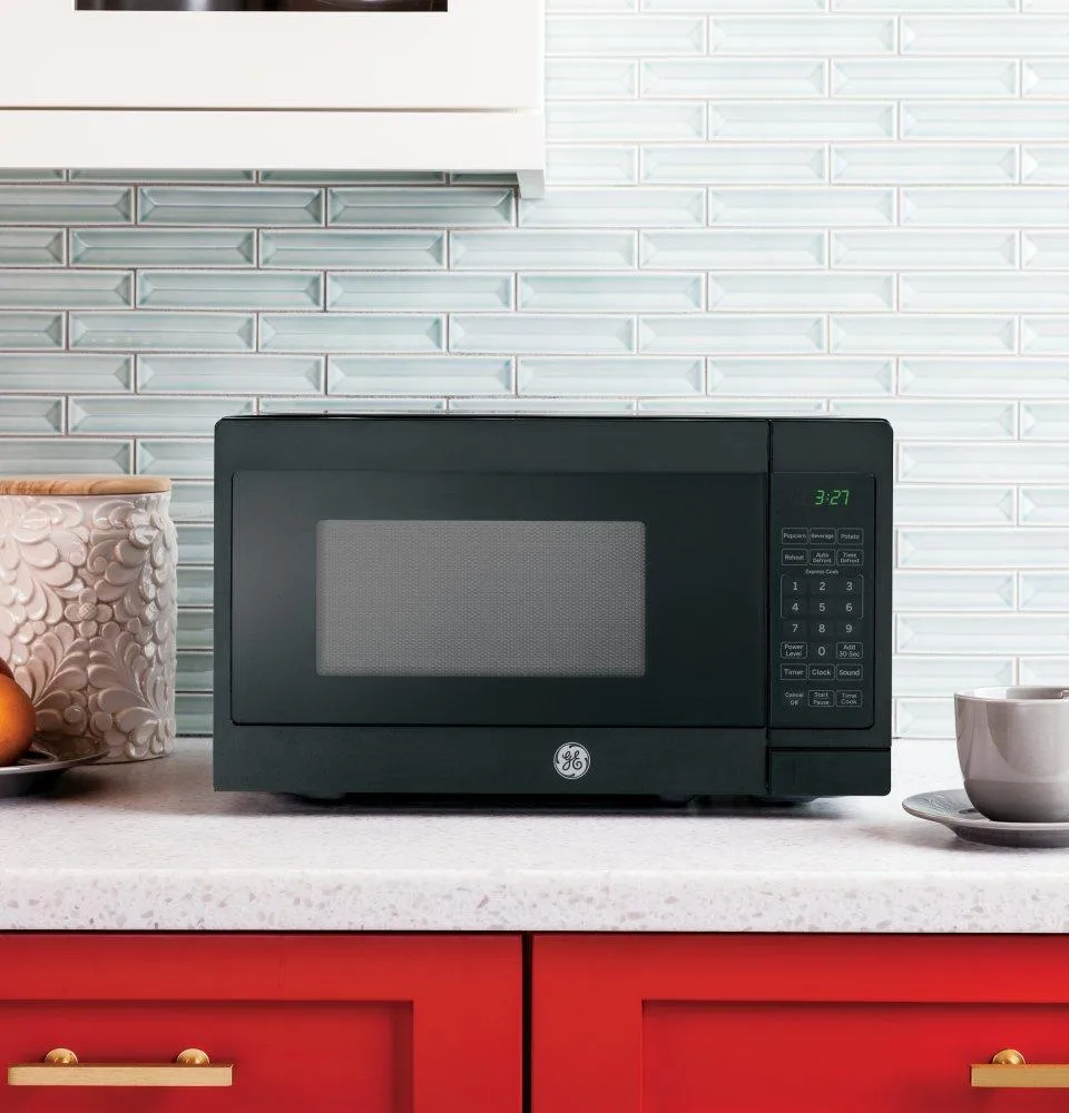 Ge Appliances JEM3072DHBB Ge 0.7 Cu. Ft. Capacity Countertop Microwave Oven