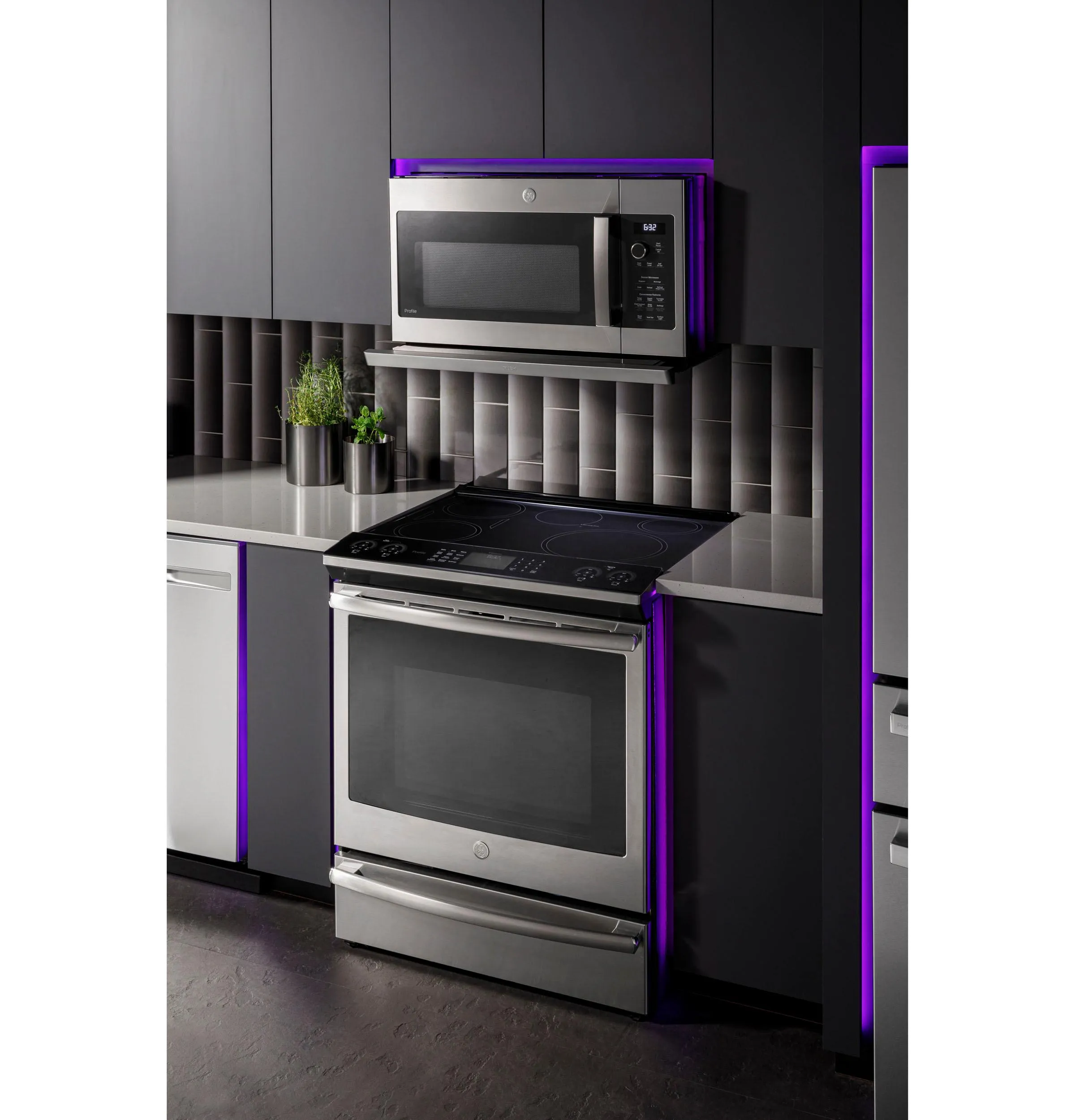 Ge Appliances PVM9225RYSS Ge Profile&#8482; 2.2 Cu. Ft. Over-The-Range Sensor Microwave Oven