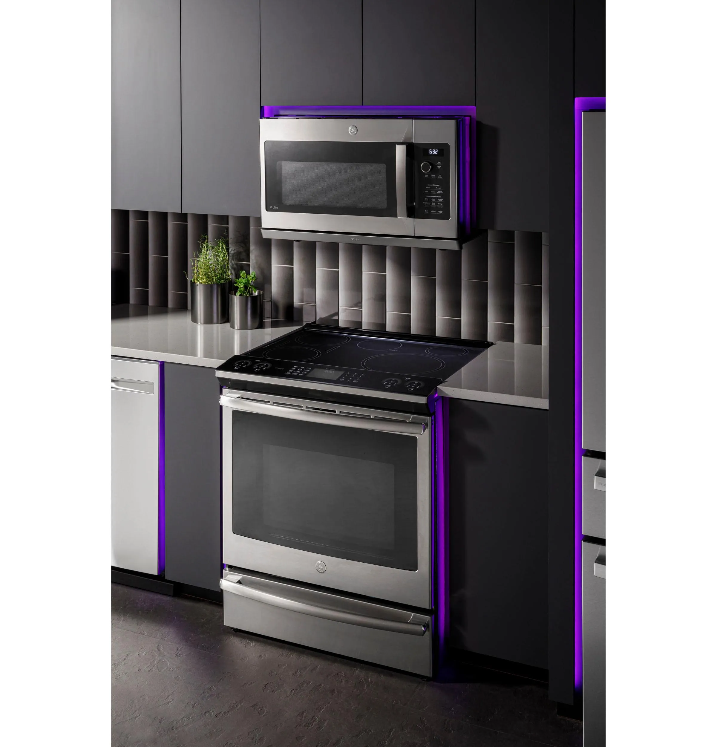 Ge Appliances PVM9225RYSS Ge Profile&#8482; 2.2 Cu. Ft. Over-The-Range Sensor Microwave Oven