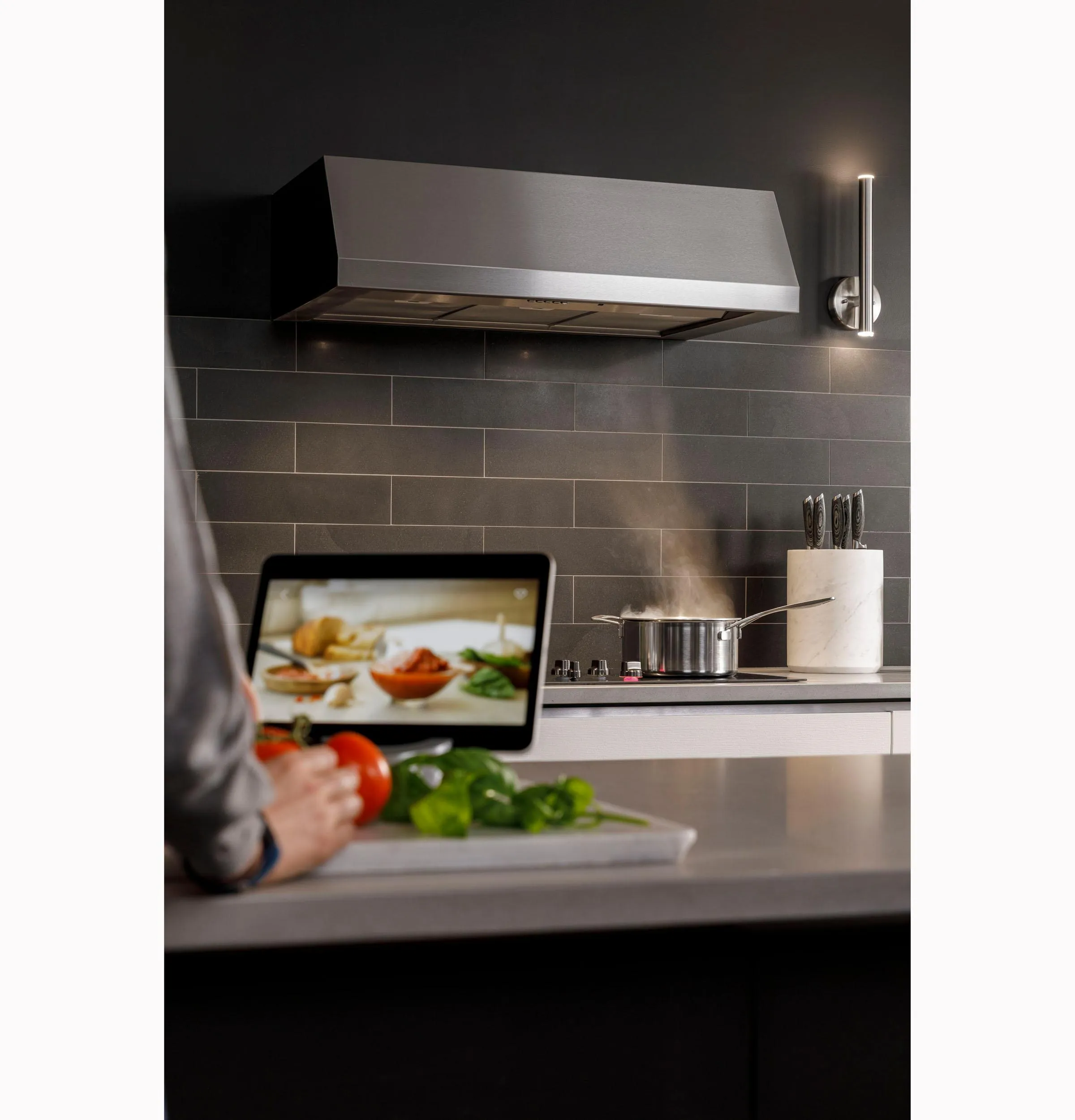 Ge Appliances UBW30YIEWSS 30" Commercial Style Hood