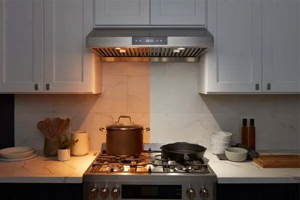 Hauslane UCPS18WHT30 Hauslane Chef 30-In Ducted Matte White Undercabinet Range Hood