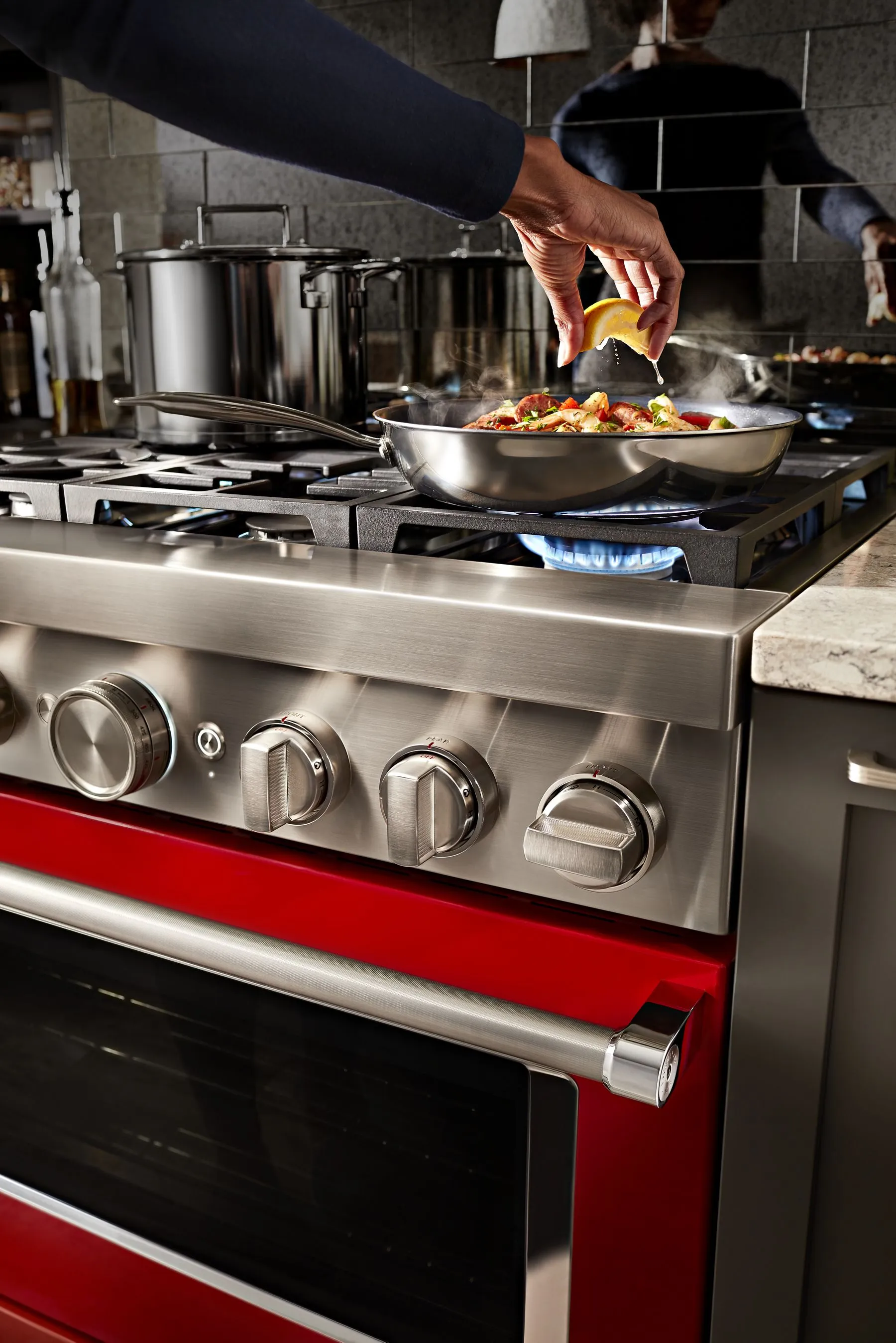Kitchenaid KFDC506JPA Kitchenaid 36'' Smart Commercial-Style Dual Fuel Range With 6 Burners - Passion Red