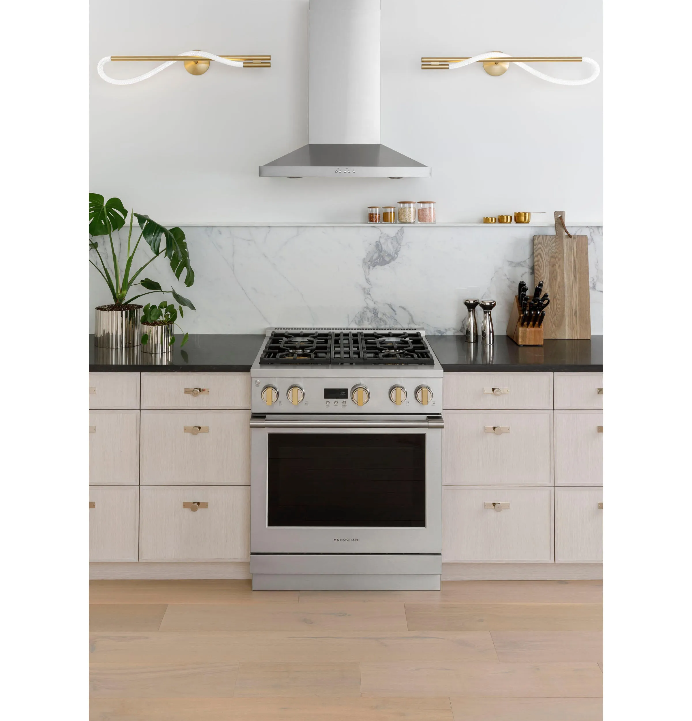 Monogram ZDP304NTSS Monogram 30" Dual-Fuel Professional Range With 4 Burners (Natural Gas)