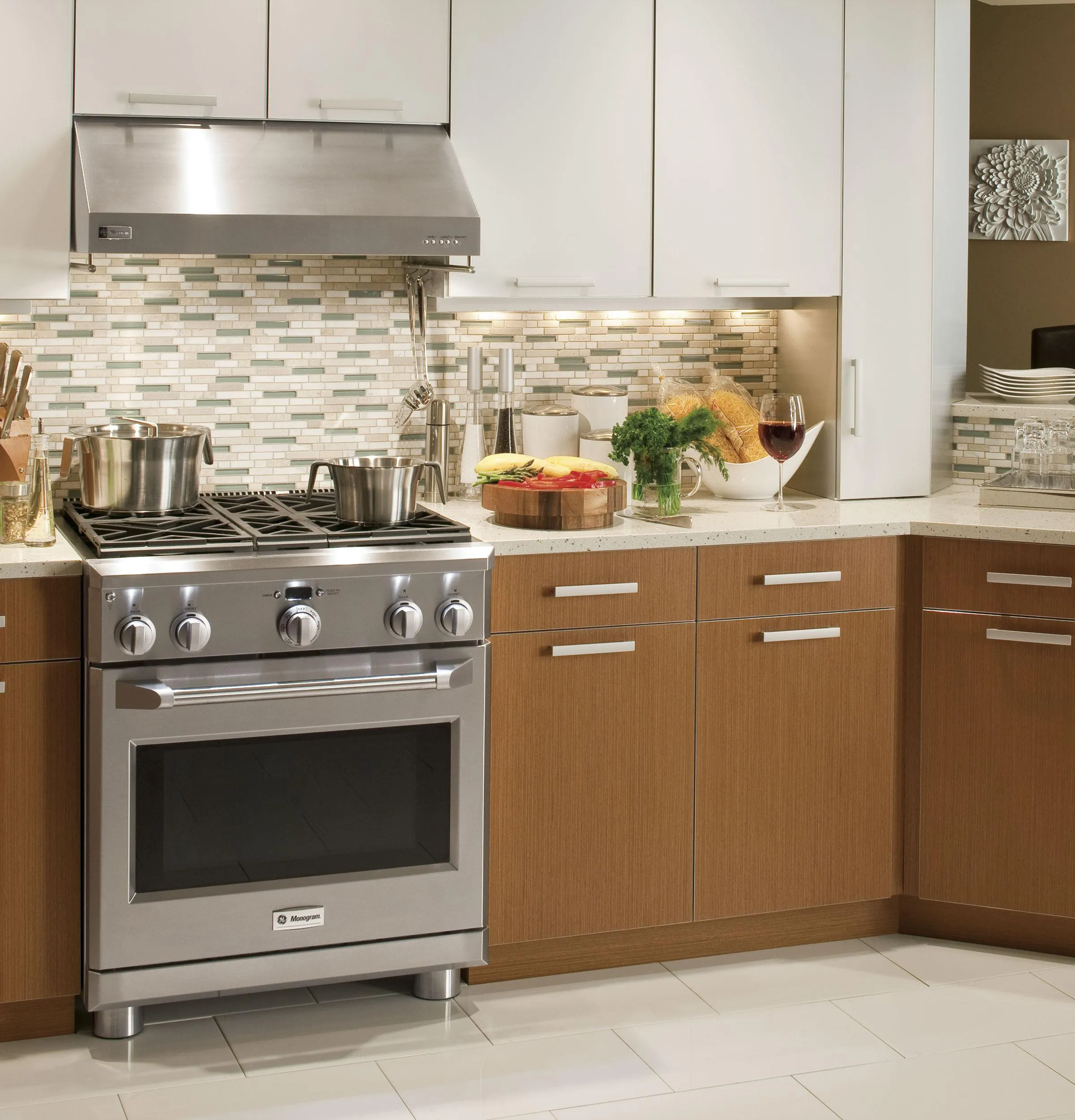 Monogram ZGP304LRSS Monogram 30" All Gas Professional Range With 4 Burners (Liquid Propane)