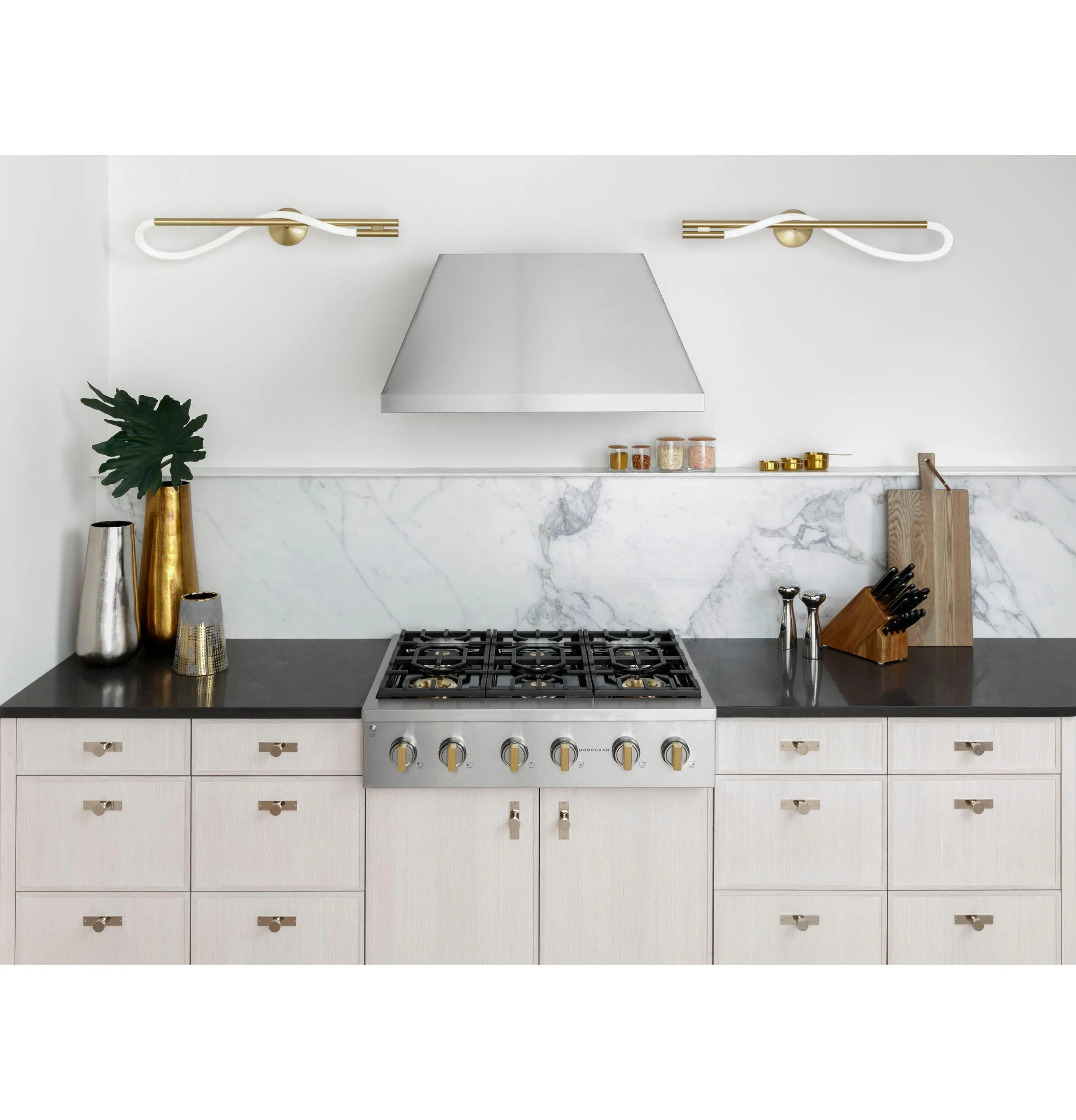 Monogram ZGU366NTSS Monogram 36" Professional Gas Rangetop With 6 Burners (Natural Gas)