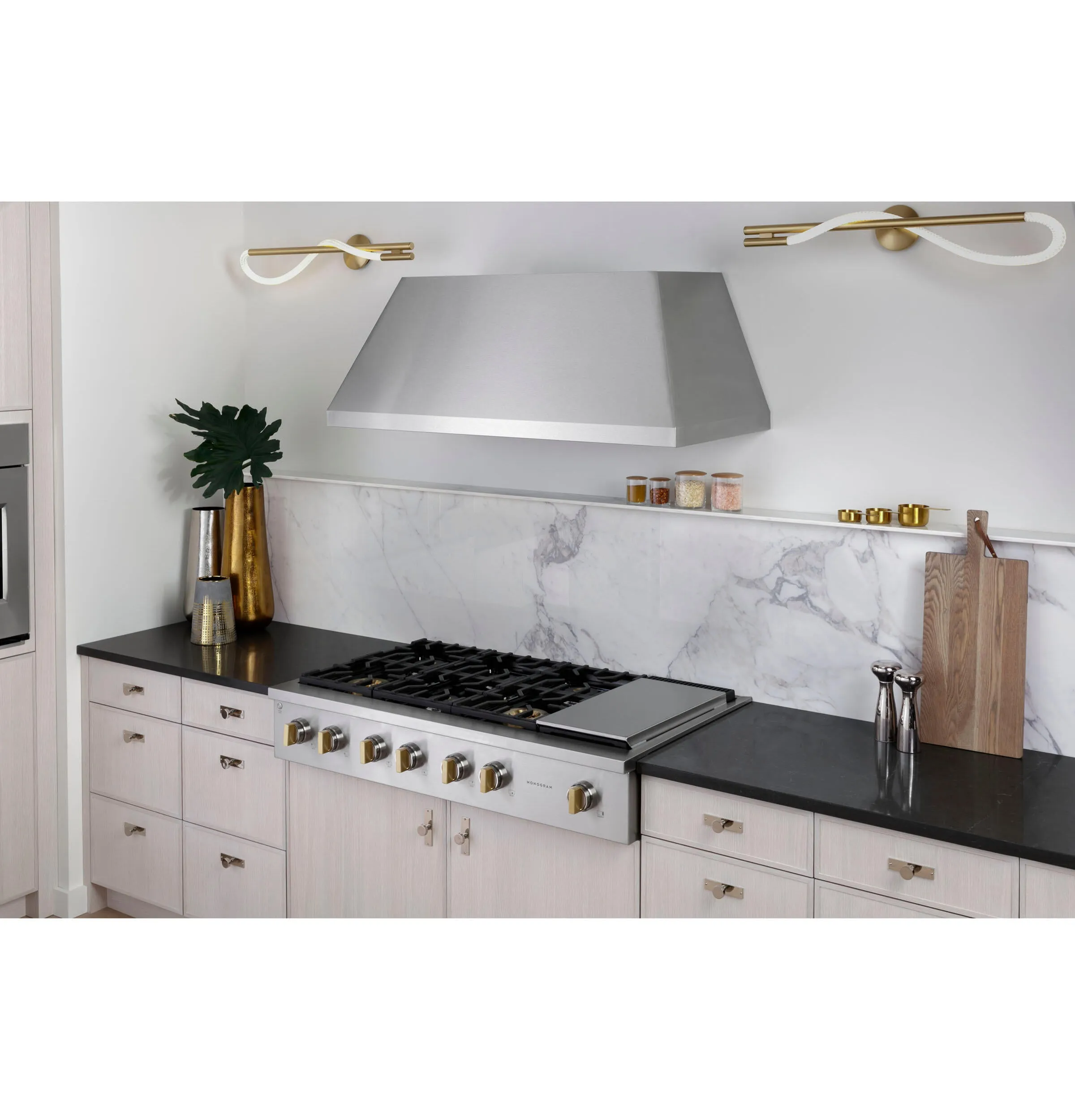 Monogram ZGU486NDTSS Monogram 48" Professional Gas Rangetop With 6 Burners And Griddle (Natural Gas)