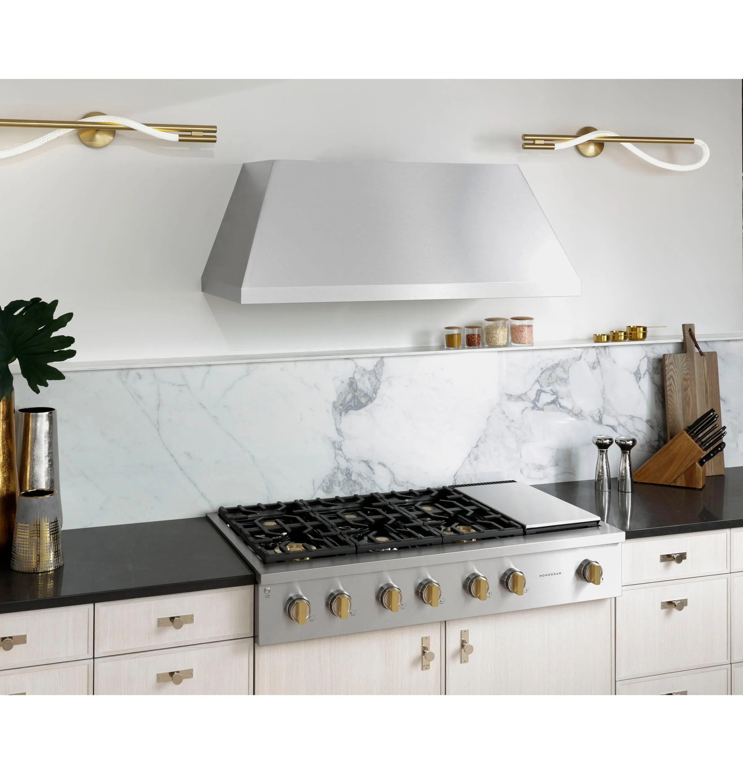 Monogram ZGU486NDTSS Monogram 48" Professional Gas Rangetop With 6 Burners And Griddle (Natural Gas)