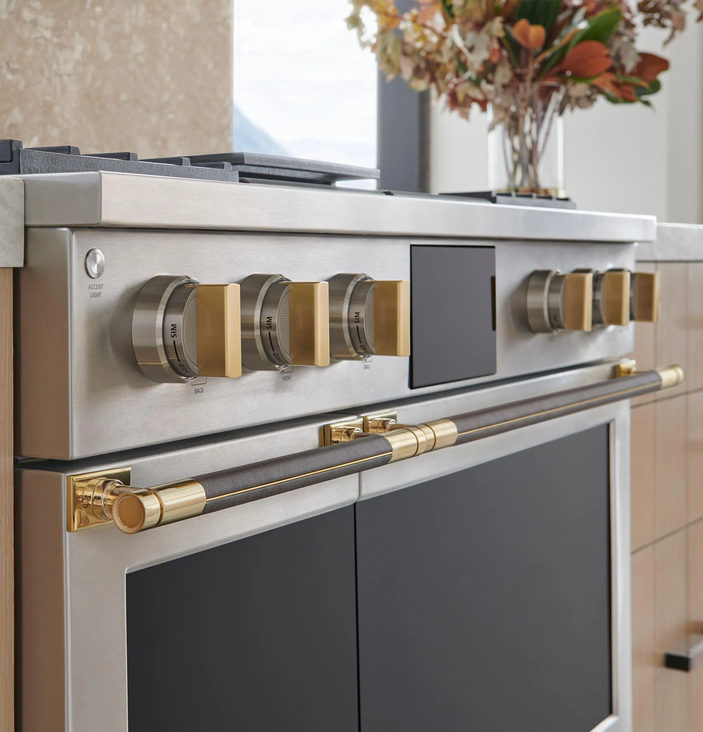 Monogram ZXPR48HSTB1 Monogram 48" Designer Collection Brass Short Handle For Pro Range